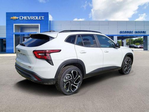 Summit White 2026 Chevrolet Trax FWD 2RS