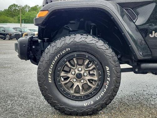 Black Clearcoat 2023 Jeep Wrangler Rubicon 392