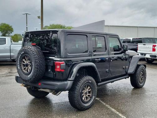 Black Clearcoat 2023 Jeep Wrangler Rubicon 392