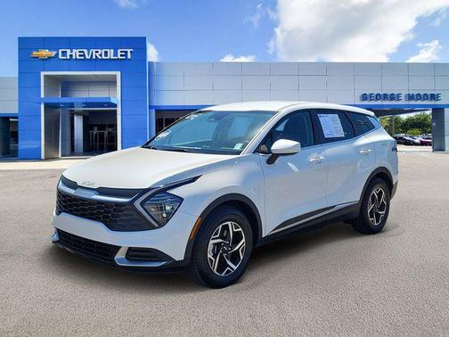 Snow White Pearl 2024 Kia Sportage LX