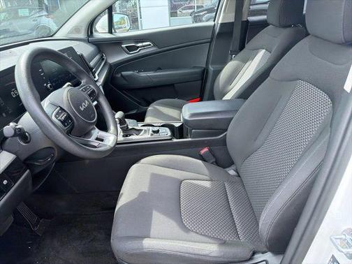 Snow White Pearl 2024 Kia Sportage LX
