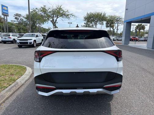 Snow White Pearl 2024 Kia Sportage LX
