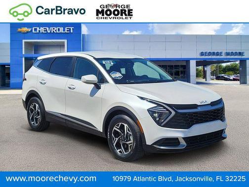 Snow White Pearl 2024 Kia Sportage LX