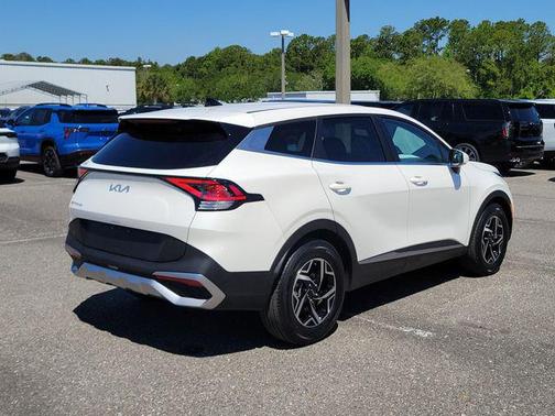 Snow White Pearl 2024 Kia Sportage LX