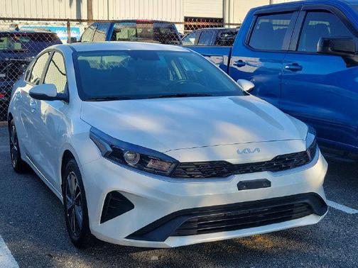 Snow White Pearl 2024 Kia Forte LXS
