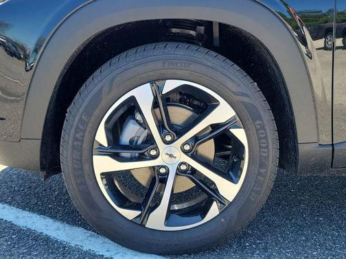 Mosaic Black Metallic 2026 Chevrolet Trax FWD 1RS
