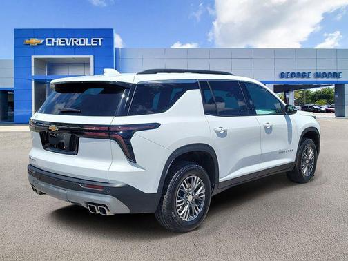 Summit White 2026 Chevrolet Traverse LT
