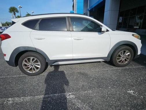 2017 Hyundai TUCSON SE