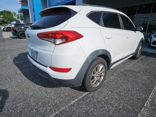 2017 Hyundai TUCSON SE