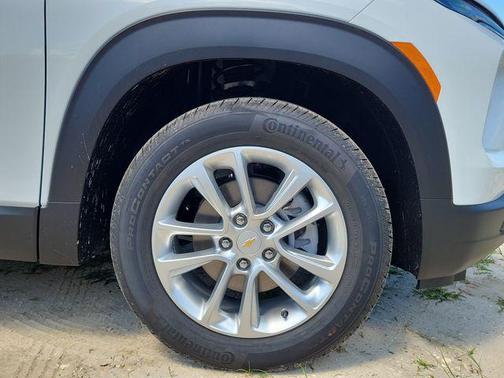 Summit White 2026 Chevrolet Trailblazer LS