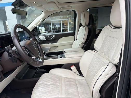2022 Lincoln Navigator Black Label