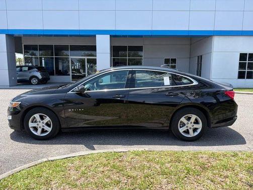 Mosaic Black Metallic 2025 Chevrolet Malibu FWD 1LT