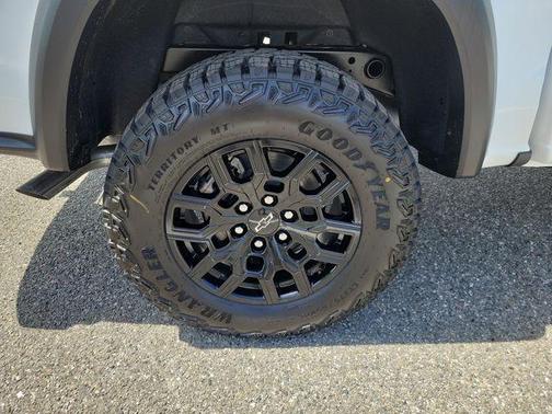 Summit White 2026 Chevrolet Colorado Trail Boss