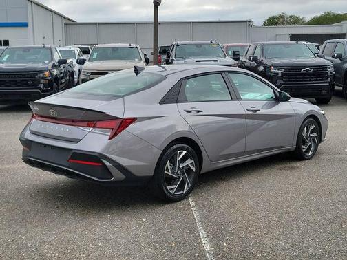 Fluid Metal 2025 Hyundai ELANTRA Sport