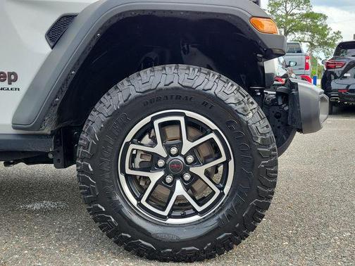 Bright White Clearcoat 2025 Jeep Wrangler Rubicon