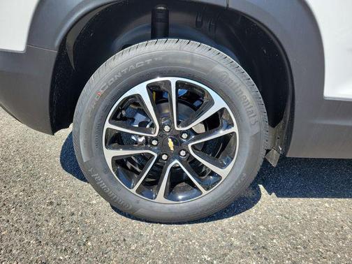 Summit White 2026 Chevrolet Trailblazer LT