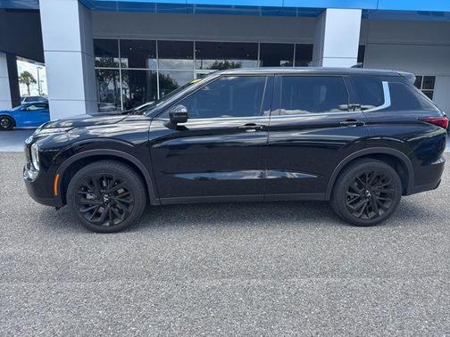 2022 Mitsubishi Outlander SE