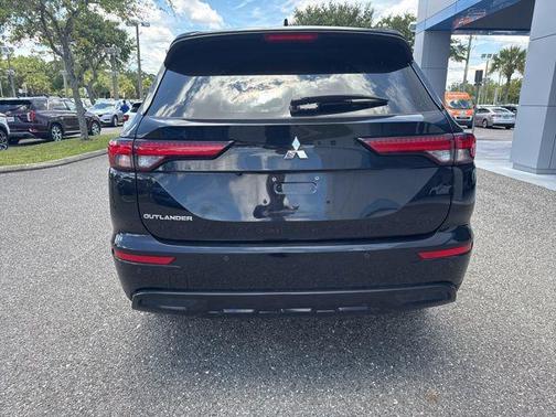 2022 Mitsubishi Outlander SE
