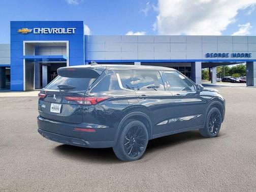2022 Mitsubishi Outlander SE