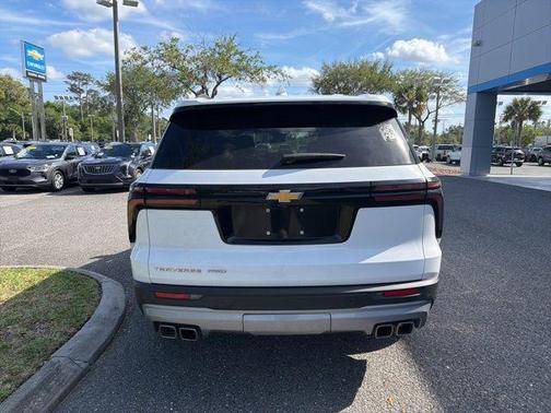 Summit White 2025 Chevrolet Traverse LT