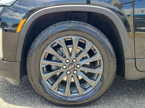 Mosaic Black Metallic 2023 Chevrolet Traverse RS