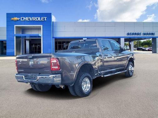 2019 RAM 3500 Laramie Crew Cab 4x4 8' Box