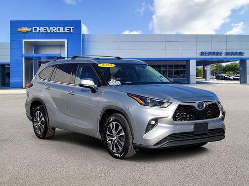 2022 Toyota Highlander Hybrid XLE