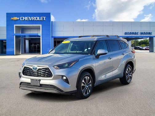 2022 Toyota Highlander Hybrid XLE