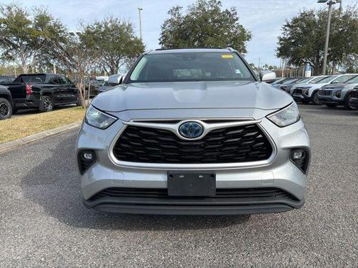 2022 Toyota Highlander Hybrid XLE
