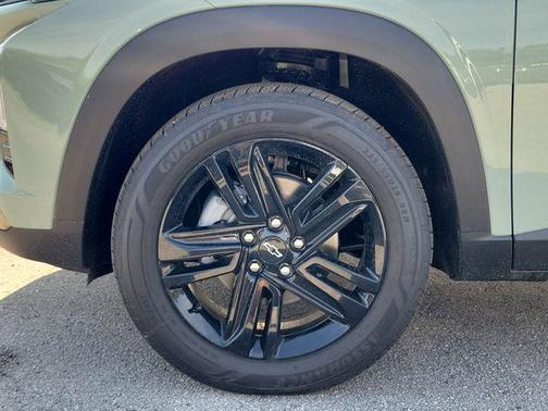 Cacti Green 2026 Chevrolet Trax FWD ACTIV