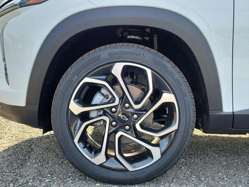 Summit White 2026 Chevrolet Trax FWD 2RS