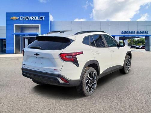 Summit White 2026 Chevrolet Trax FWD 2RS