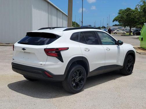 Summit White 2026 Chevrolet Trax LT