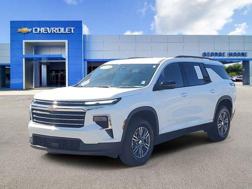 2025 Chevrolet Traverse LT