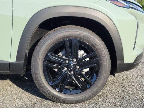 Cacti Green 2026 Chevrolet Trax FWD ACTIV