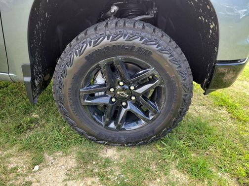 Sterling Gray Metallic 2026 Chevrolet Silverado 1500 Custom Trail Boss