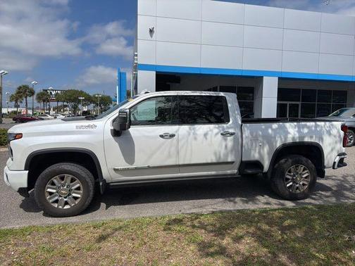 Iridescent Pearl Tricoat 2024 Chevrolet Silverado 2500 High Country