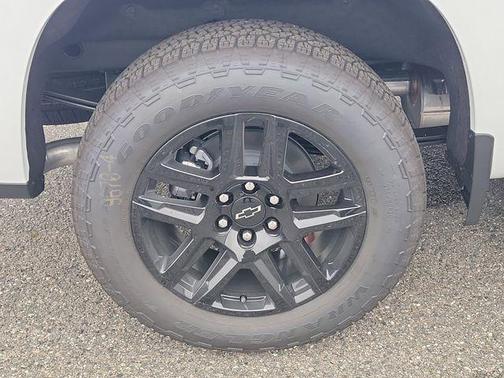 Summit White 2026 Chevrolet Silverado 1500 Custom