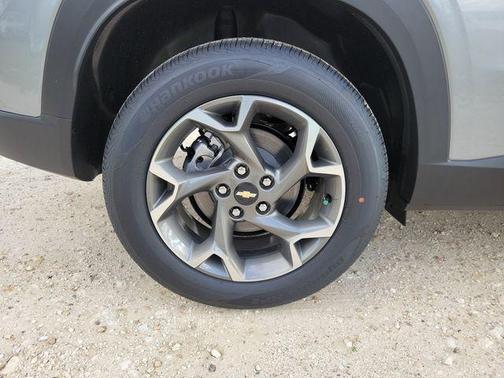 Sterling Gray Metallic 2026 Chevrolet Trax LT