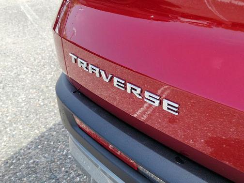 Radiant Red Tintcoat 2026 Chevrolet Traverse LT