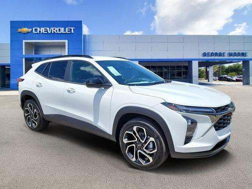Summit White 2026 Chevrolet Trax FWD 2RS