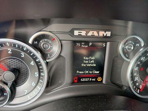 Diamond Black Crystal Pearlcoat 2022 RAM 1500 Big Horn/Lone Star