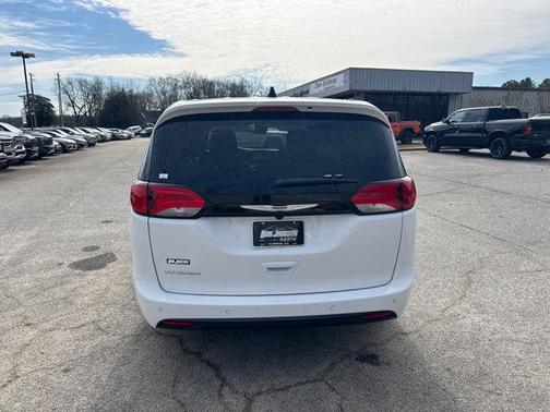 2026 Chrysler Voyager LX