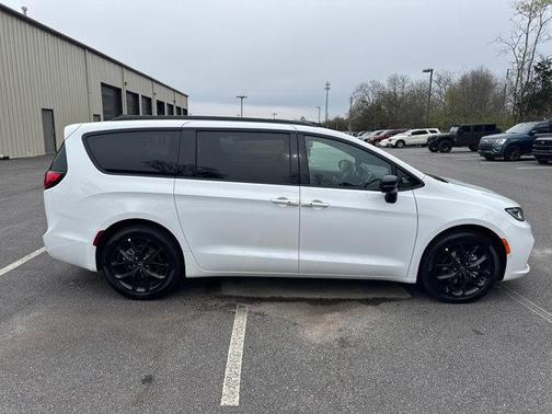 Bright White Clearcoat 2026 Chrysler Pacifica L
