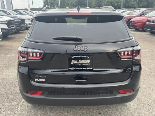 Diamond Black Crystal Pearlcoat 2026 Jeep Compass Sport