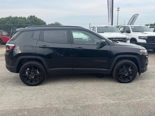 Diamond Black Crystal Pearlcoat 2026 Jeep Compass Sport