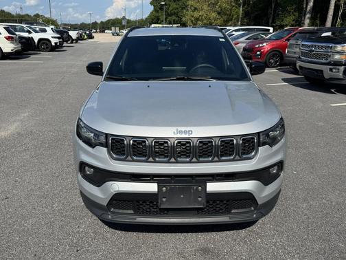 Silver Zynith Metallic Clearcoat 2024 Jeep Compass Latitude