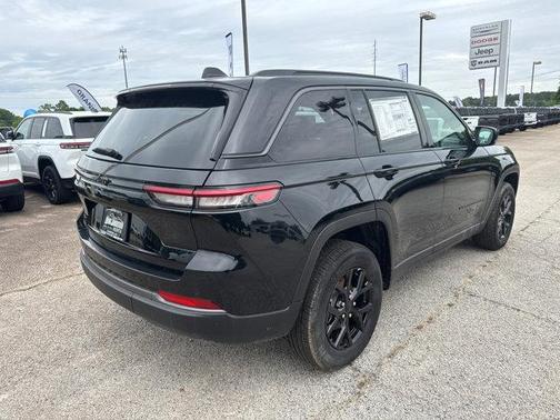 Diamond Black Crystal Pearlcoat 2026 Jeep Grand Cherokee Altitude