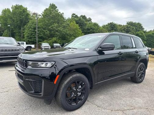 Diamond Black Crystal Pearlcoat 2026 Jeep Grand Cherokee Altitude