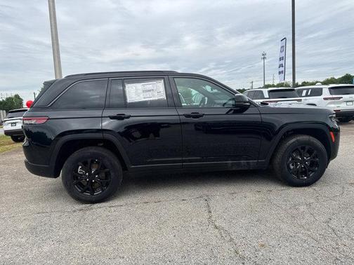 Diamond Black Crystal Pearlcoat 2026 Jeep Grand Cherokee Altitude